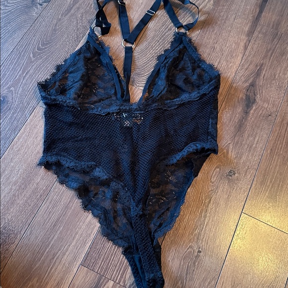 Victoria’s Secret Bombshell Lace Lingerie. SMALL. - Picture 4 of 6